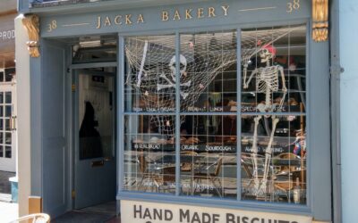 Waterfront Businesses Signup to enter our Pirates Weekend – Best Dressed Window Competition!