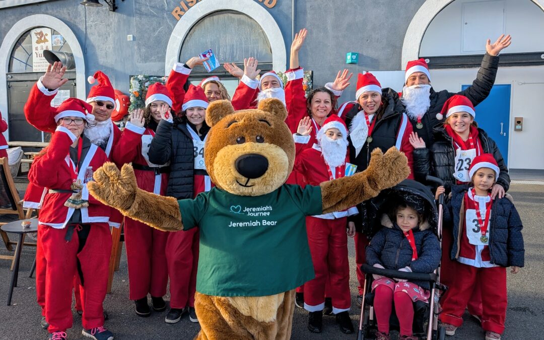Over 800 Santas dash through the Barbican sun for the annual Santa Fun Run